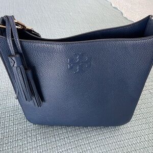Navy blue Tory Burch purse EUC, smoke free home.